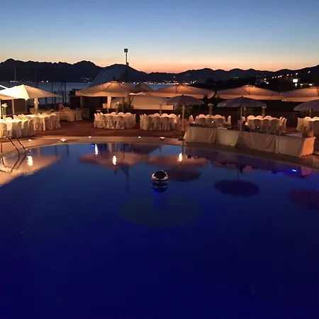 La Isla Hotel