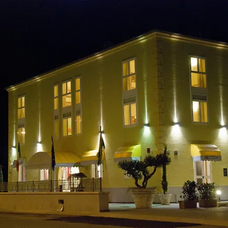 La Isla Hotel