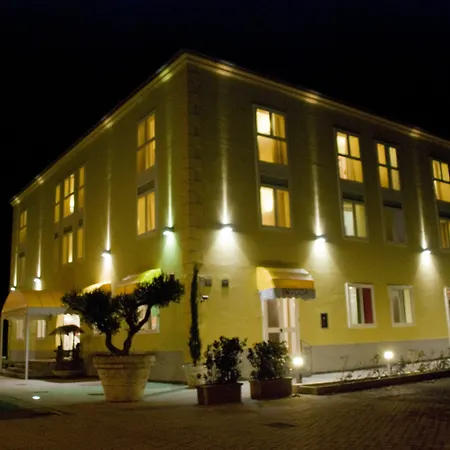 La Isla Hotel 4*