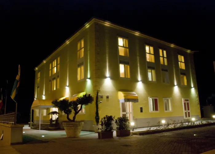 La Isla Отель Понтеканьяно